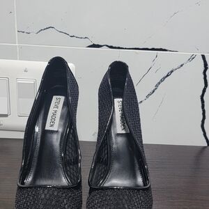 Steve Madden Black Pointed Toe Pumps